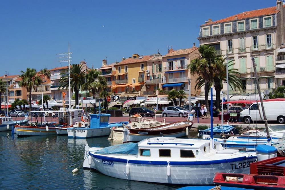 Maisonnette Kalis Calme Avec Climatisation Parking Jardin Cadre Campagne Plages A Pieds Бандол Екстериор снимка