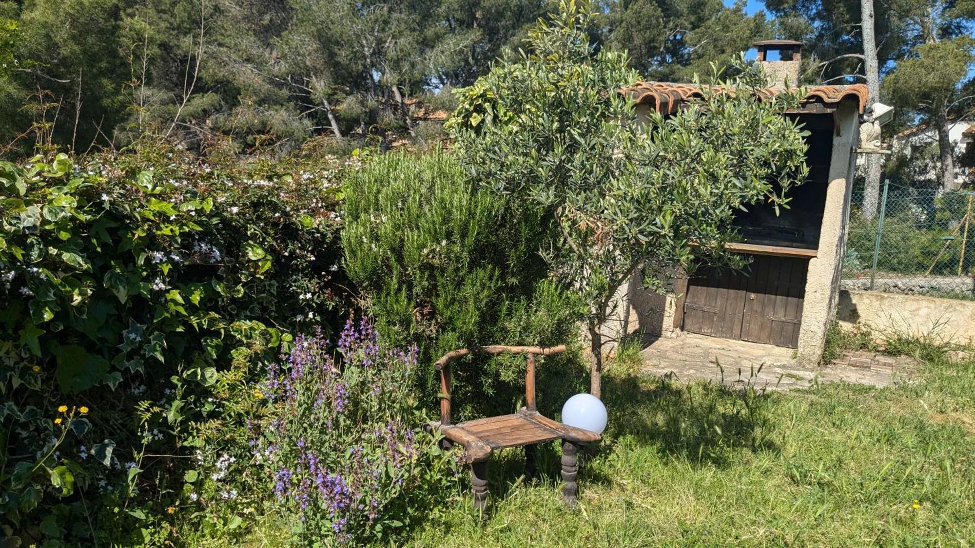 Maisonnette Kalis Calme Avec Climatisation Parking Jardin Cadre Campagne Plages A Pieds Бандол Екстериор снимка