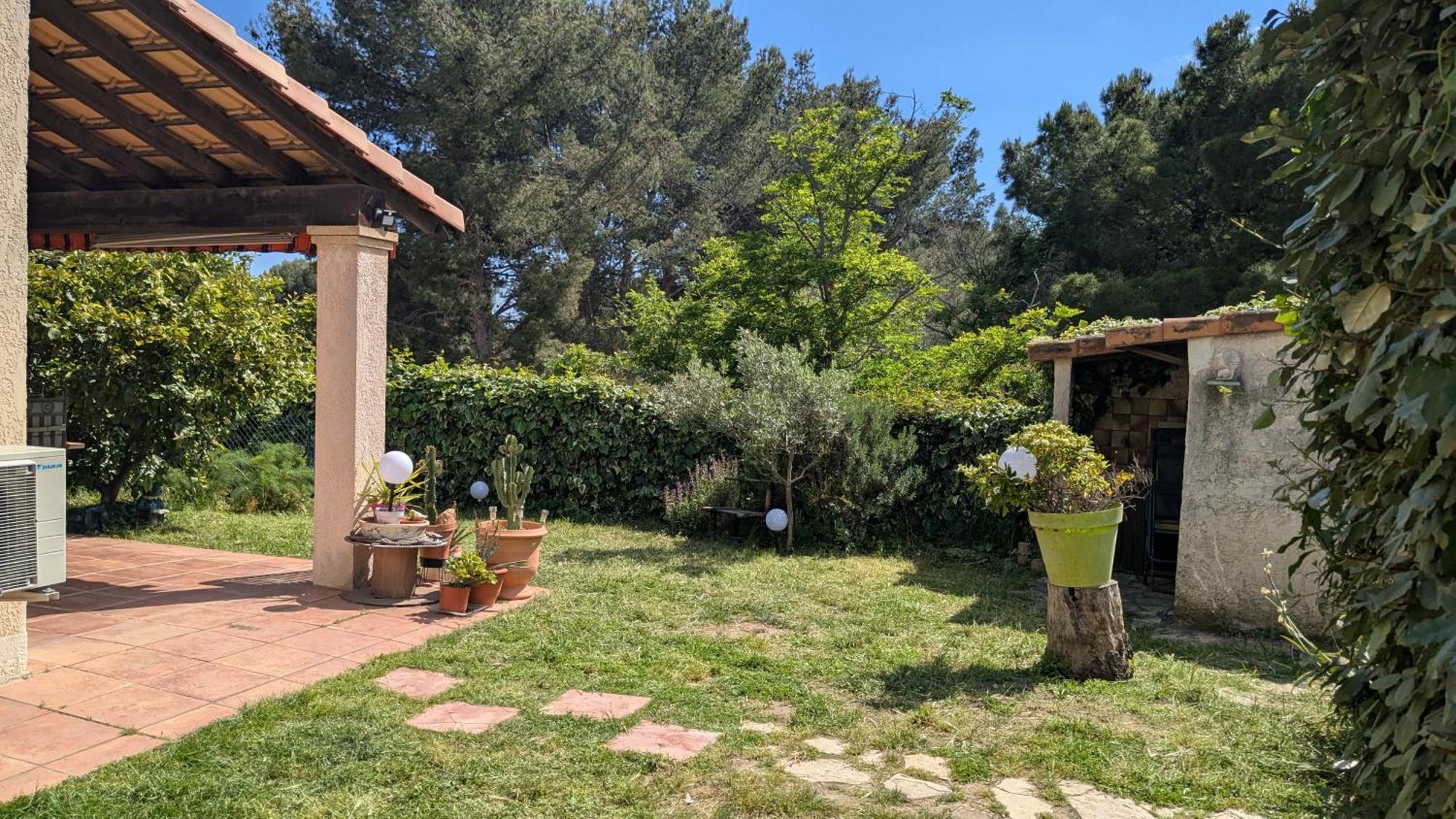 Maisonnette Kalis Calme Avec Climatisation Parking Jardin Cadre Campagne Plages A Pieds Бандол Екстериор снимка